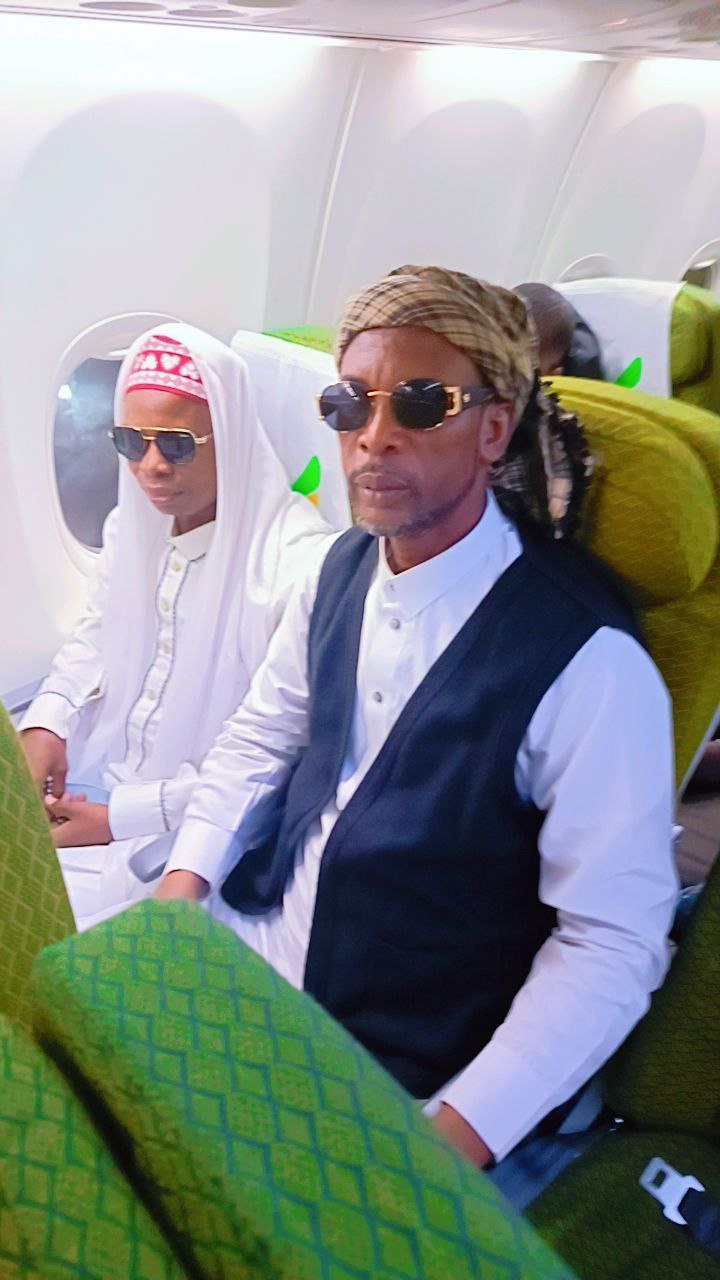 في الطائرة إلى المدينة المنورة